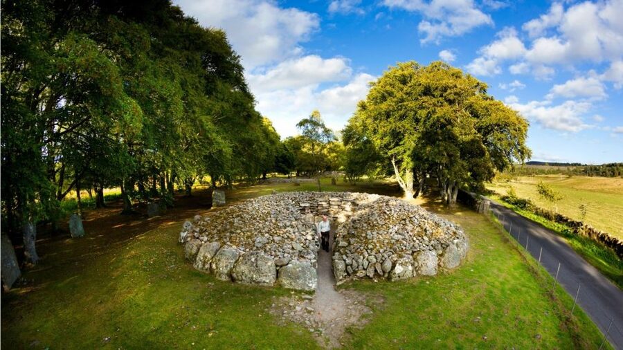 Inverness: Loch Ness Cruise, Castle, and Outlander Tour - Who should book this tour?