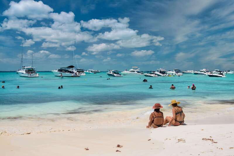 Isla Mujeres: Catamaran with Open Bar, Snorkeling and Lunch - Playa Norte gives you the classic Isla Mujeres moment