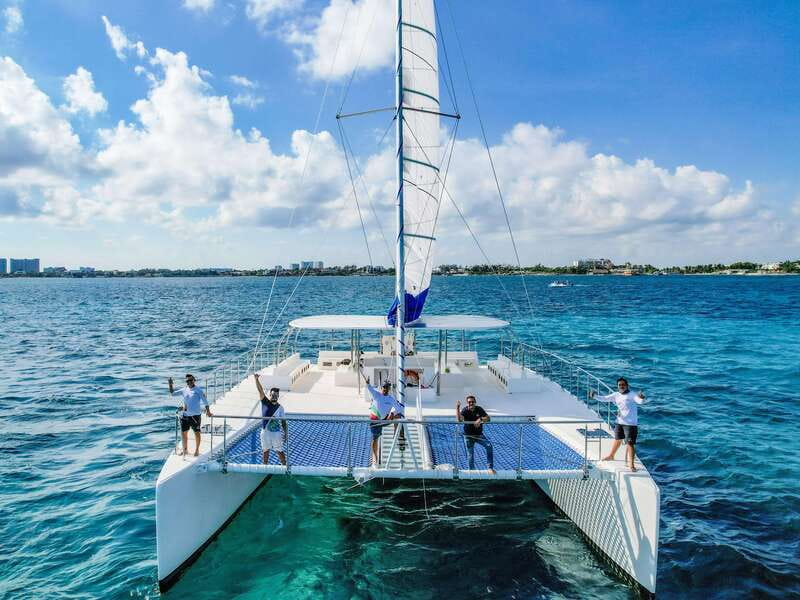 Isla Mujeres: Catamaran with Open Bar, Snorkeling and Lunch - Two hours to explore Isla Mujeres