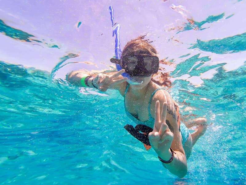 Isla Mujeres: Catamaran with Open Bar, Snorkeling and Lunch - What the crew does well