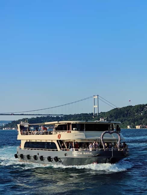 Istanbul Bosphorus: 3-Hour Day Cruise's with Asian Side Stop - From Dolmabahçe Palace to Ortaköy Mosque