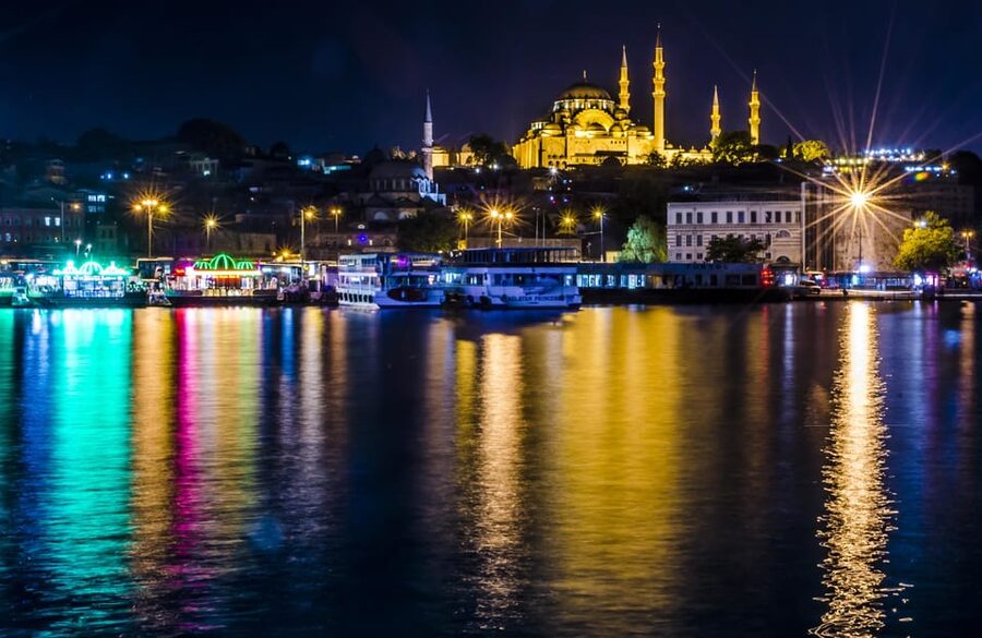 Istanbul: Bosphorus Dinner Cruise Incl. Drinks with Transfer - What you see along the European shore