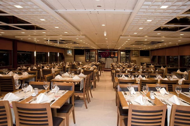Istanbul: Bosphorus Dinner Cruise & Turkish Night Show - Dinner: what is on the table