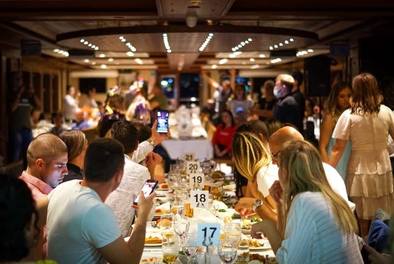 Istanbul: Bosphorus Dinner Cruise & Turkish Night Show - Timing, comfort, and the pace of the route