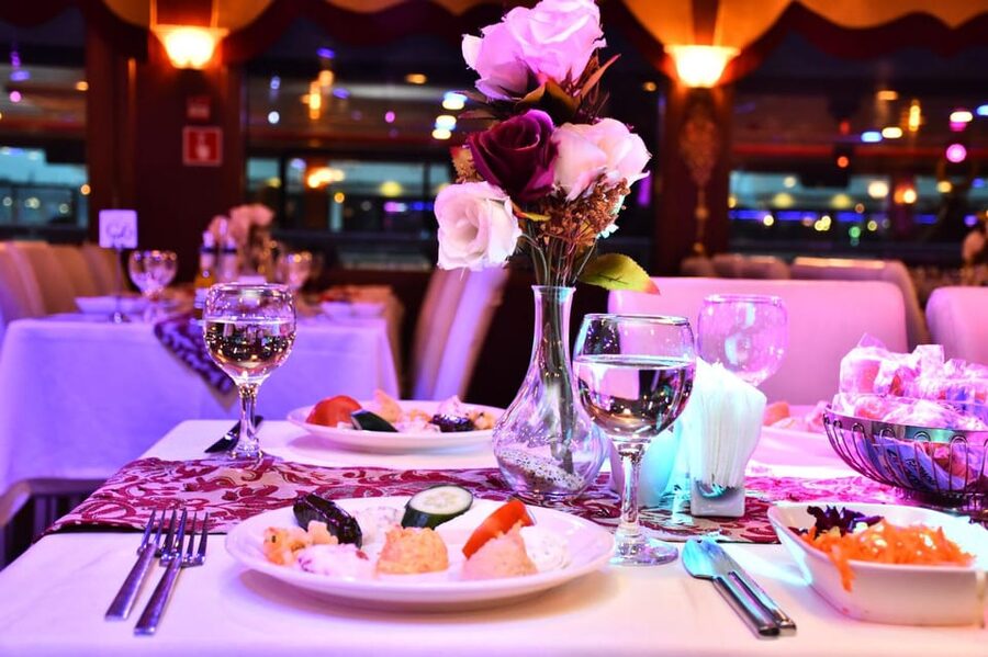 Istanbul: Bosphorus Dinner Cruise with Turkish Night Show - A Turkish night show with a party atmosphere