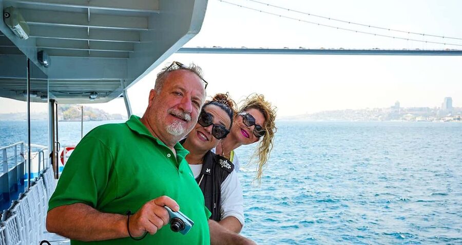 Istanbul: Bosphorus & Golden Horn Cruise Daytime or Sunset - Daylight or sunset: choosing the right departure