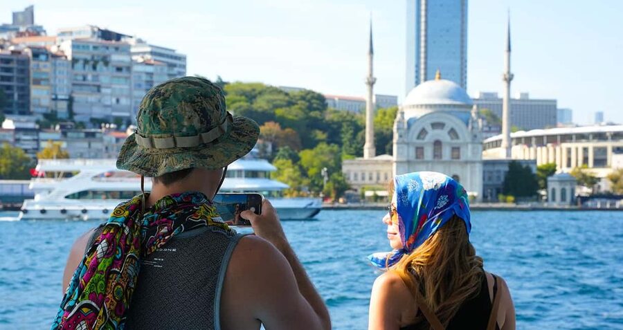 Istanbul: Bosphorus & Golden Horn Cruise Daytime or Sunset - What the guide and audio system add