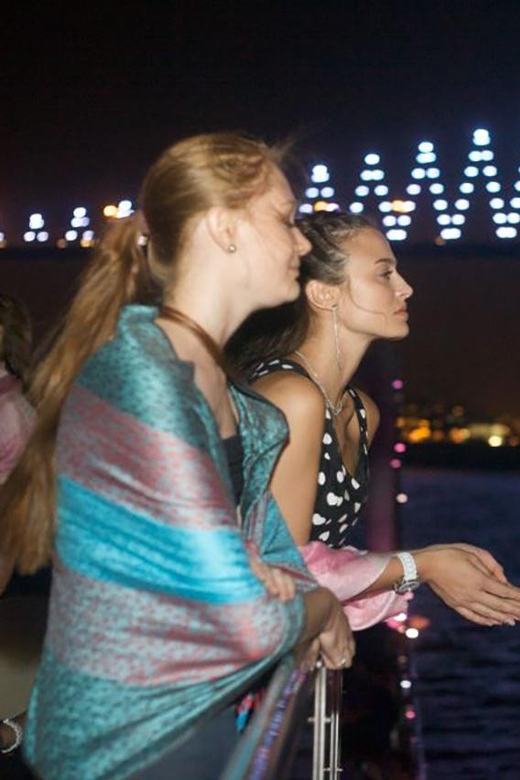 Istanbul: Bosphorus Night Dinner Cruise with Private Table - Drinks and the entertainment schedule