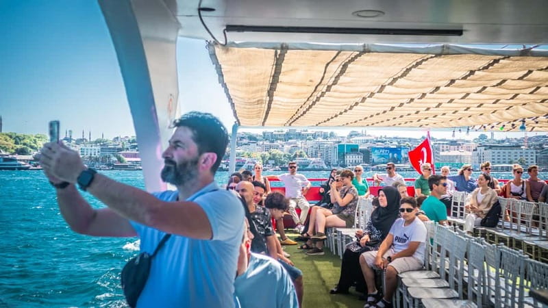 Istanbul: Bosphorus Sightseeing Cruise Tour with Audio Guide - The Asian shore, from Anadolu Hisarı to Beylerbeyi