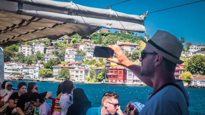Istanbul: Bosphorus Sightseeing Cruise Tour with Audio Guide - Kuzguncuk, Üsküdar, and Maiden’s Tower