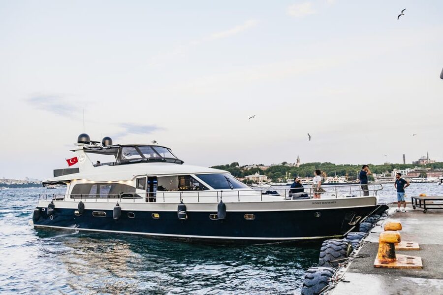 Istanbul: Bosphorus Sunset Cruise on a Luxury Yacht - Key points to know before you book