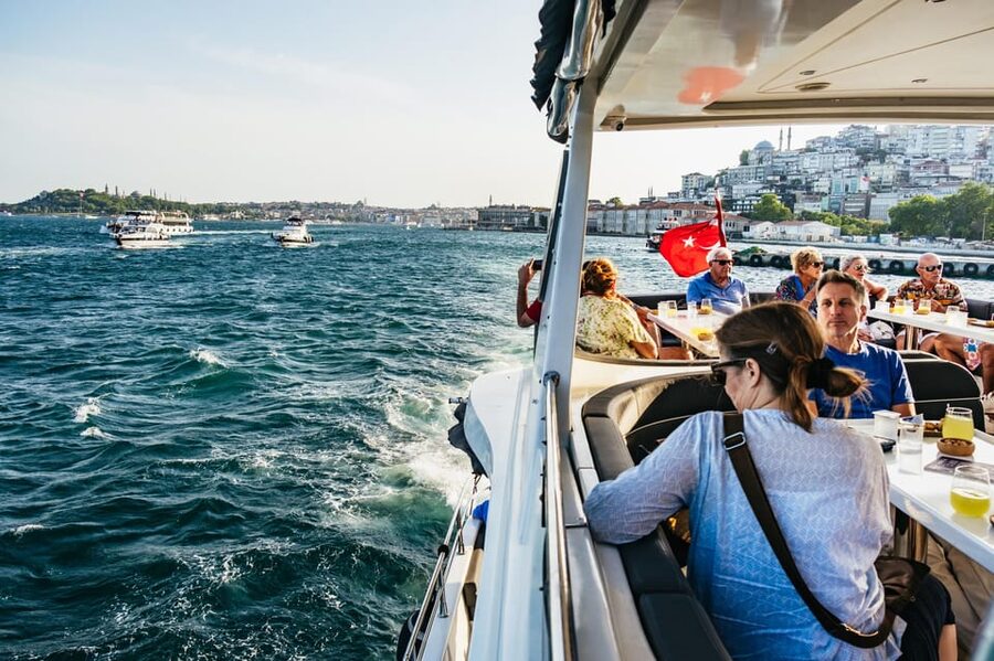 Istanbul: Bosphorus Sunset Cruise on a Luxury Yacht - The European shore: mosques, palaces, and grand waterfront homes