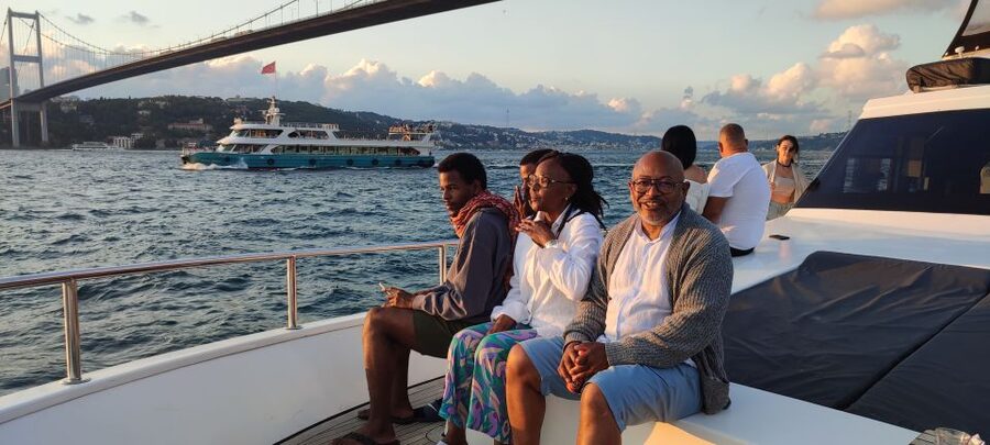 Istanbul: Bosphorus Sunset Cruise on Yacht with Live Guide - Key points to know before you book