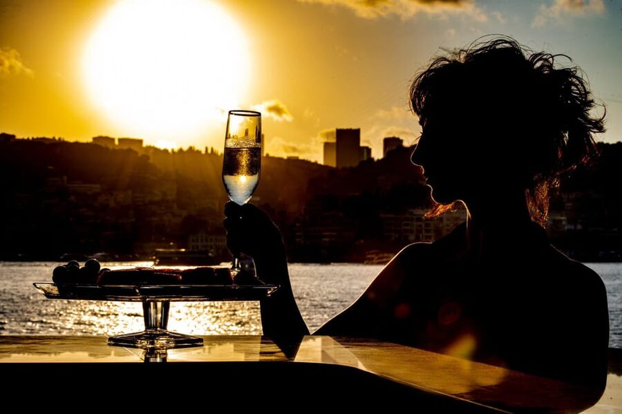 Istanbul: Bosphorus Sunset Cruise with Drinks & Snack - Ortaköy Mosque and the city’s best photo moments