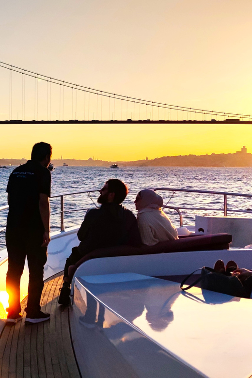 Istanbul: Bosphorus Sunset Yacht Cruise with Live Guide - Snacks, drinks, and the value of the fare