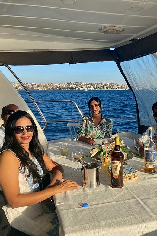 Istanbul: Bosphorus Yacht Cruise at Sunset with Snacks - Quick points before you book