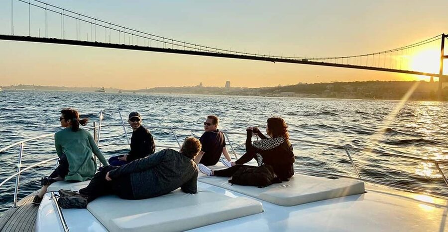 Istanbul: Bosphorus Yacht Cruise at Sunset with Snacks - Why the Bosphorus is Istanbul’s best evening view