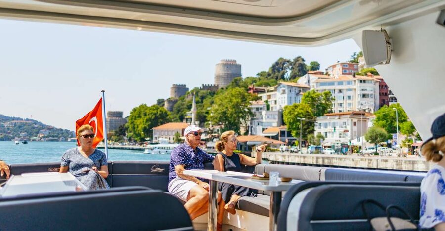 Istanbul: Bosphorus Yacht Cruise with Stopover on Asian Side - Dolmabahçe and the European shoreline