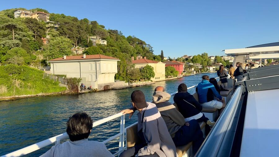 Istanbul: Daytime or Sunset Sightseeing Cruise & Audio Guide - Should you book it?