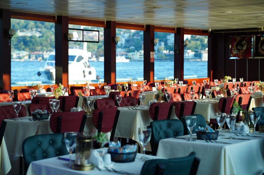 Istanbul: Dinner Cruise and Entertainment with Private Table - A Bosphorus evening with a Turkish stage show