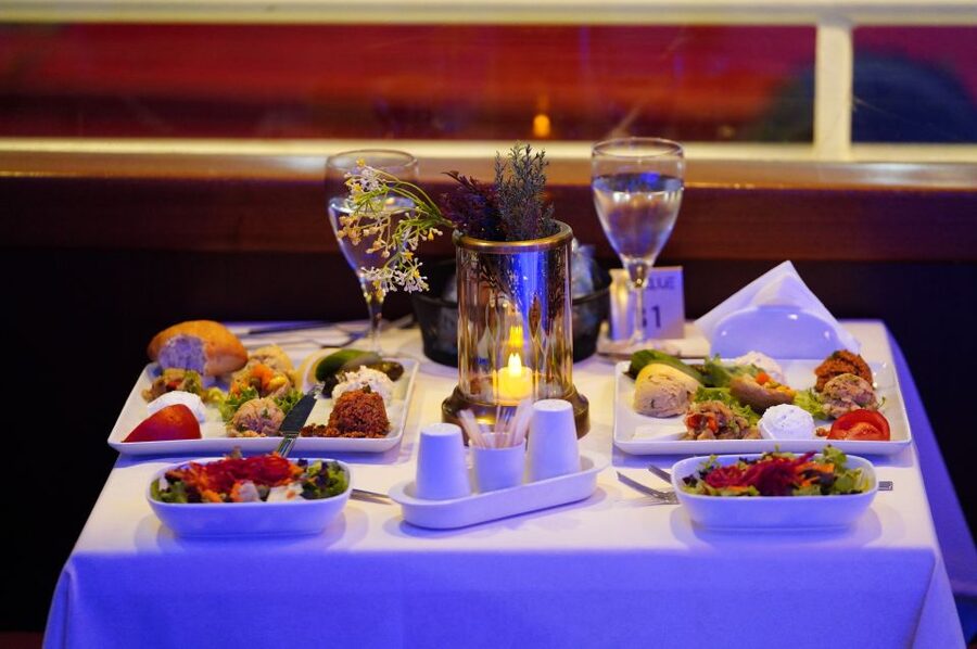Istanbul: Dinner Cruise and Entertainment with Private Table - Drinks, service, and the people at your table