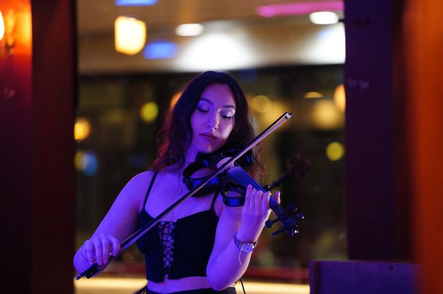 Istanbul: Dinner Cruise and Entertainment with Private Table - How the entertainment unfolds