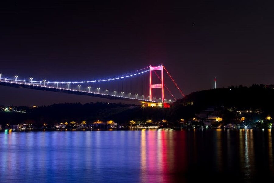 Istanbul: Dinner Cruise on the Bosphorus - The Bosphorus is the real star of the evening