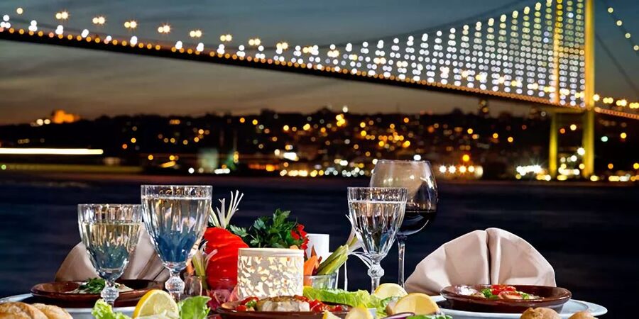 Istanbul: Dinner Cruise on the Bosphorus - Dinner is filling, but keep your expectations sensible