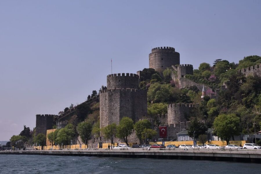 Istanbul: Explore Bosphorous on a Sunset Boat Cruise - The Asian coast: Anadolu Hisarı to Beylerbeyi