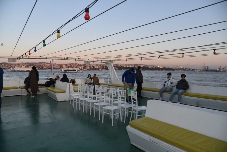 Istanbul: Explore Bosphorous on a Sunset Boat Cruise - Tea, biscuits, and the return toward Maiden’s Tower