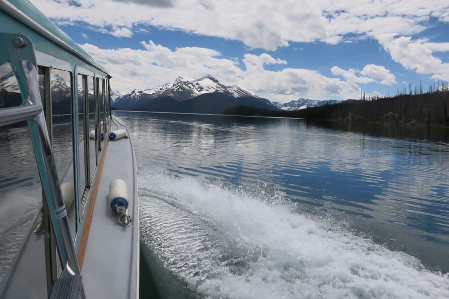 Jasper: Wildlife and Waterfalls Tour with Maligne Cruise - Medicine Lake and the disappearing water