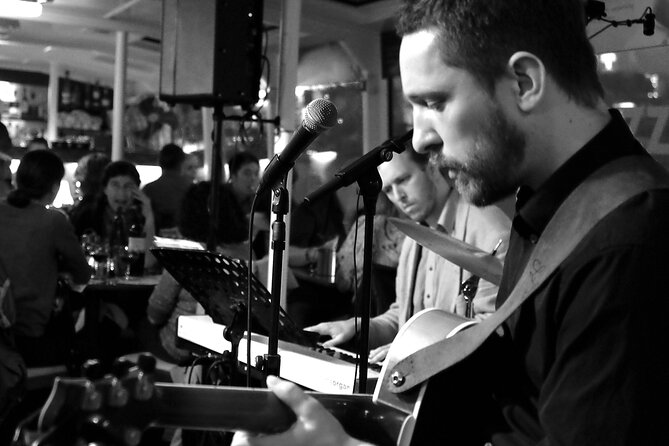 Jazz Boat: Popular LIVE JAZZ dinner cruise - At a glance