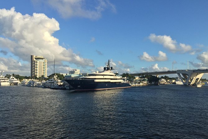 Jungle Queen Riverboat 90-Minute Narrated Sightseeing Cruise in Fort Lauderdale - Food, drinks, and the practical side of the boat