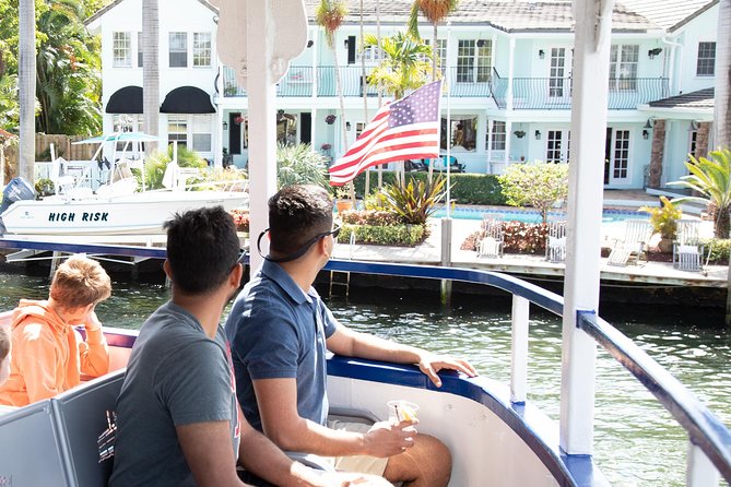 Jungle Queen Riverboat 90-Minute Narrated Sightseeing Cruise in Fort Lauderdale - Boarding, group size, and comfort