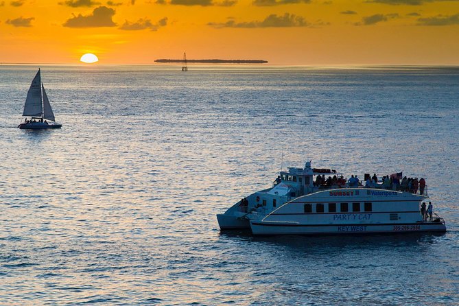 Key West Sunset Cruise: Dinner, Live Music & Drinks Included - How crowded does the boat feel?