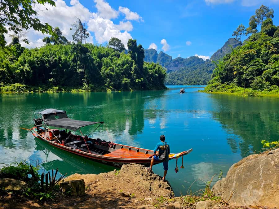 Khao Sok: Private Longtail Boat Tour at Cheow Lan Lake - Entering Diamond Cave, a short but adventurous stop