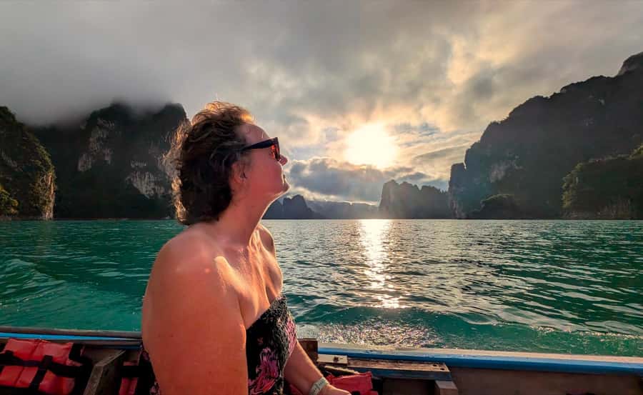 Khao Sok: Private Longtail Boat Tour at Cheow Lan Lake - What the price means for couples, families, and solo visitors
