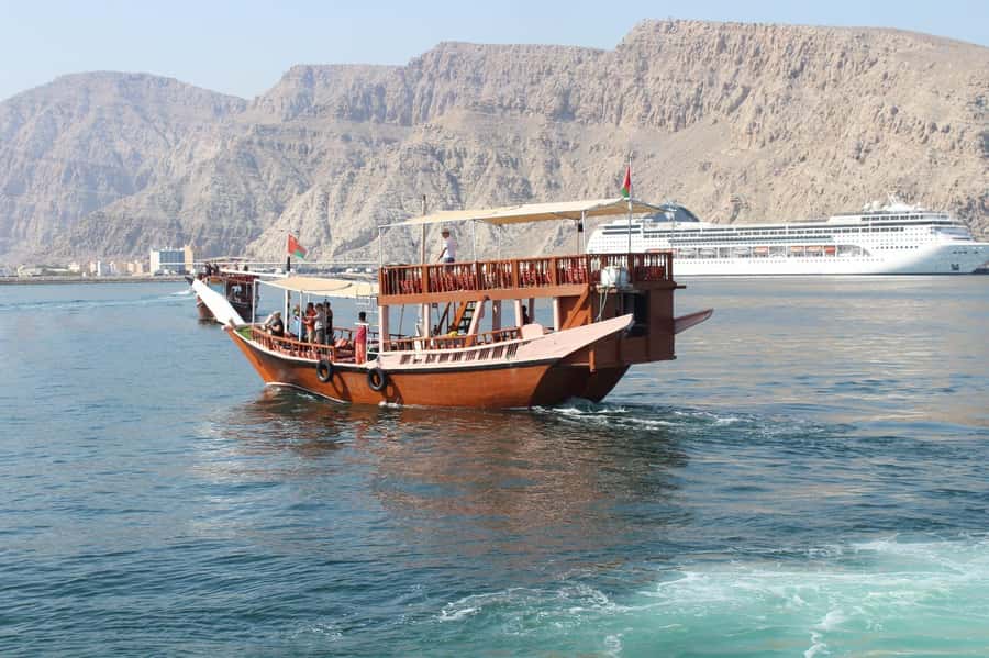 Khasab: Half-Day Dhow Cruise, Dolphin Watching, & Snorkeling - The first hour: quiet water and steep mountain walls