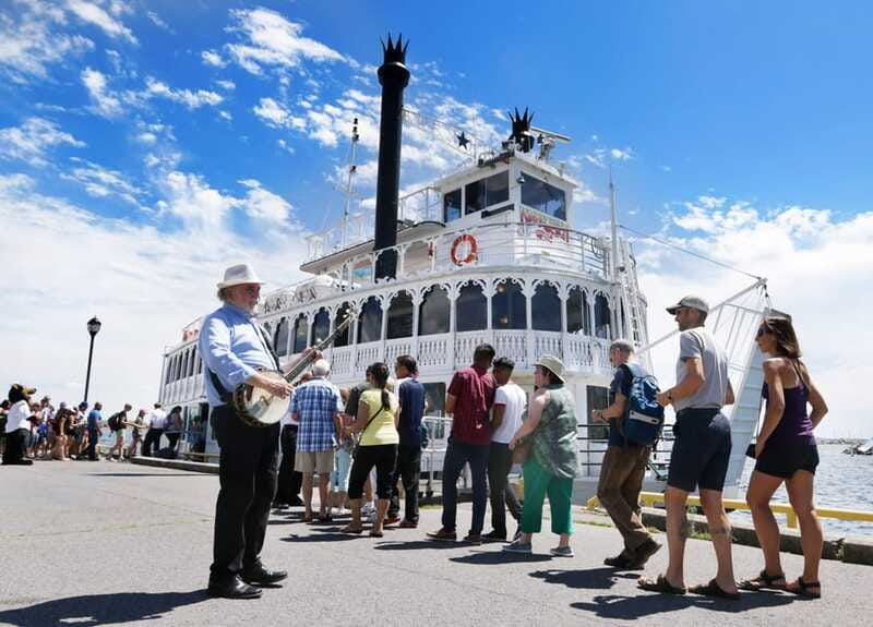 Kingston: Heart of the Thousand Islands Riverboat Cruise - Music, food, and the three-hour rhythm