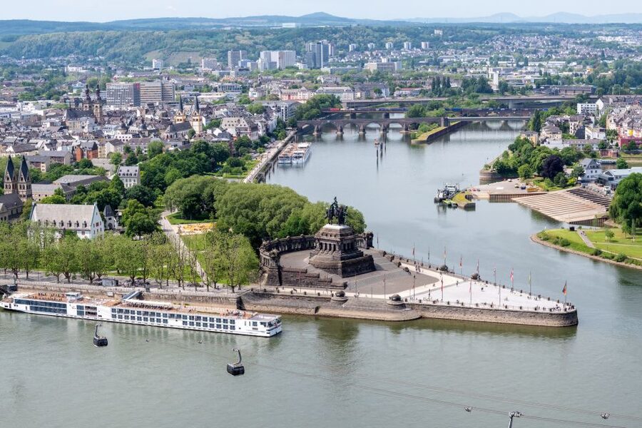 Koblenz: Old Town Sightseeing Cruise along the Rhine - Choosing your seat and handling the queue