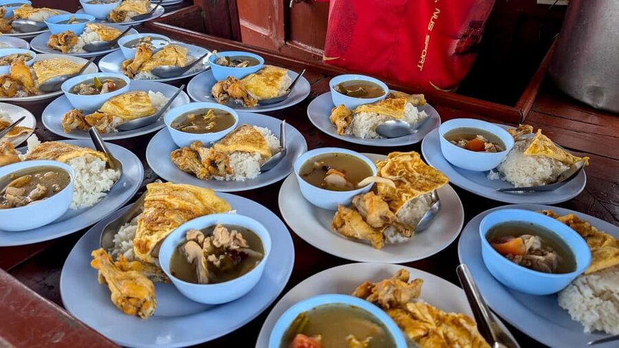 Koh Chang: 3 or 4 Islands Snorkel & Beach Tour by Big Boat - Underwater photographs and crew support