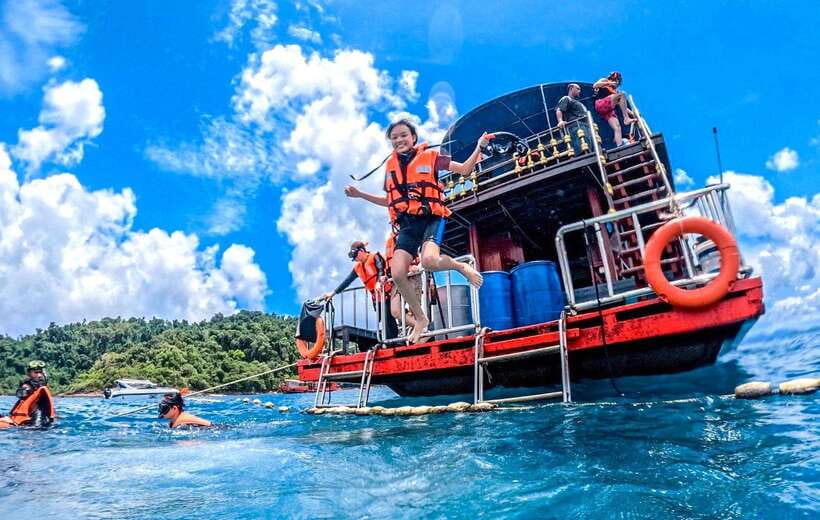 Koh Chang: 3 or 4 Islands Snorkel & Beach Tour by Big Boat - Leaving from Bang Bao Pier