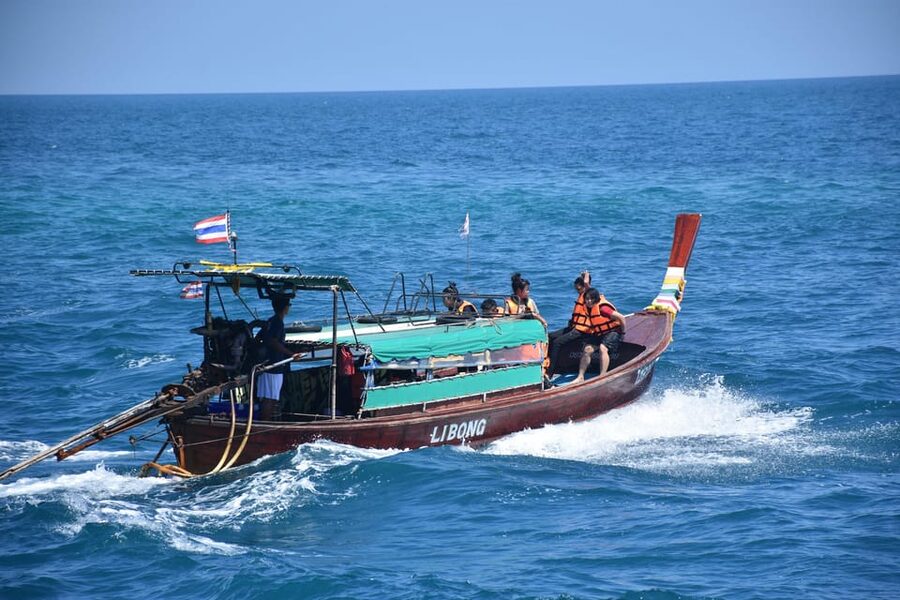 Koh Lanta: 4 Islands and Emerald Cave Tour by Longtail Boat - Koh Ngai combines a beach meal with a proper break