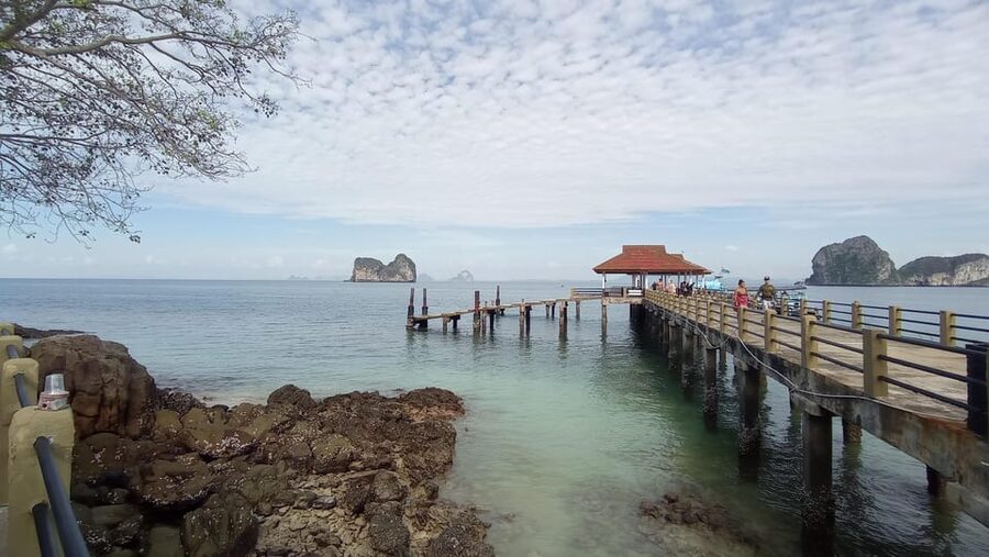 Koh Lanta: 4 Islands and Emerald Cave Tour by Longtail Boat - Who should book this Koh Lanta tour