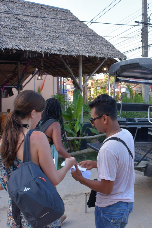 Koh Lanta: 4 Islands and Emerald Cave Tour by Longtail Boat - Koh Chueak starts the day with snorkeling and sea caves