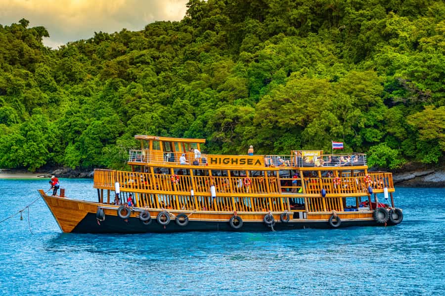 Koh Samui: Mu Ko Ang Thong Park Cruise with Kayaking Option - Lunch after the first island