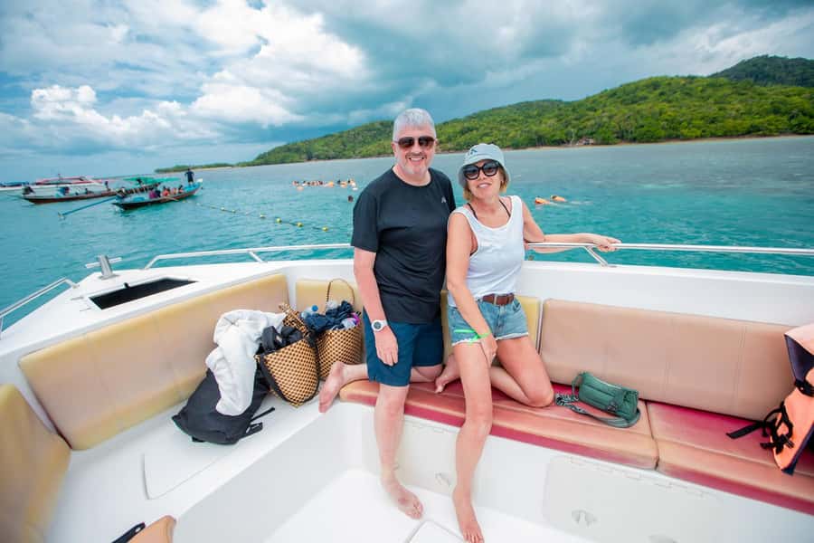Koh Samui: Pink Dolphin Spotting & Pig Island Speedboat Tour - Pink dolphins near Koh Samui
