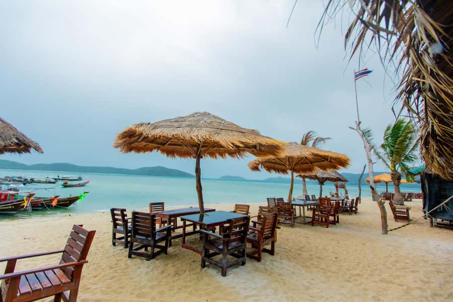 Koh Samui: Pink Dolphin Spotting & Pig Island Speedboat Tour - Lunch at Thong Not Bay and Mainland Beach