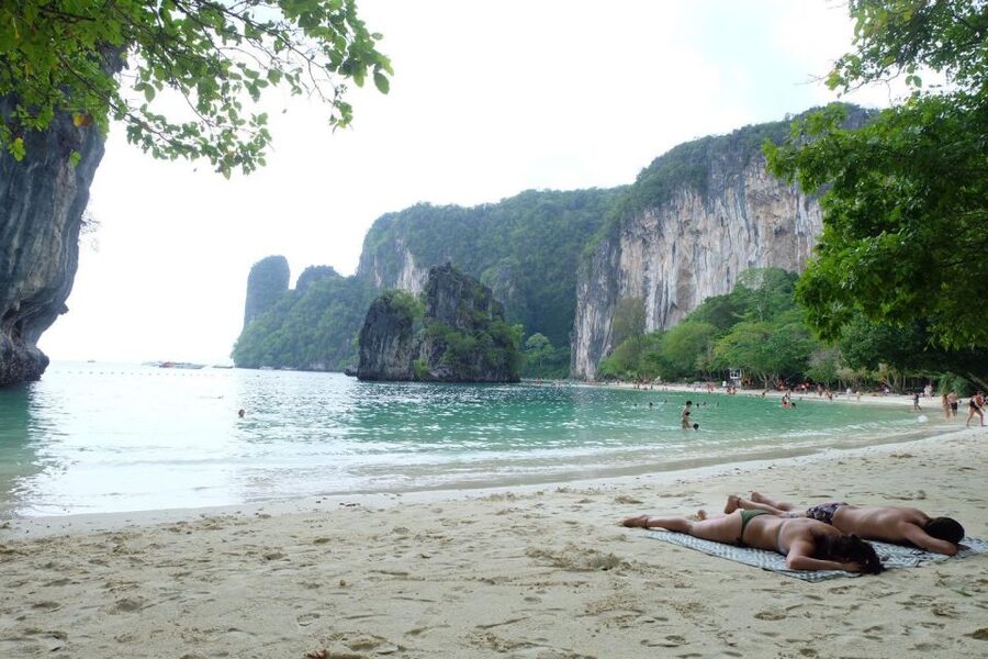 Krabi: Hong Islands Day Tour by Longtail Boat - Who will enjoy this tour most