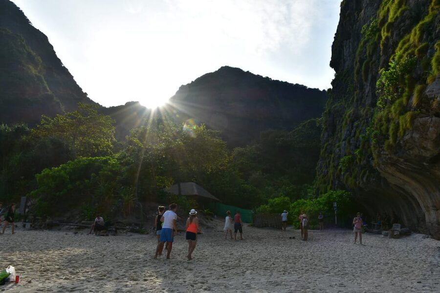 Krabi: Phi Phi Islands & Maya Bay Speedboat Tour with Lunch - What the $50 price really covers